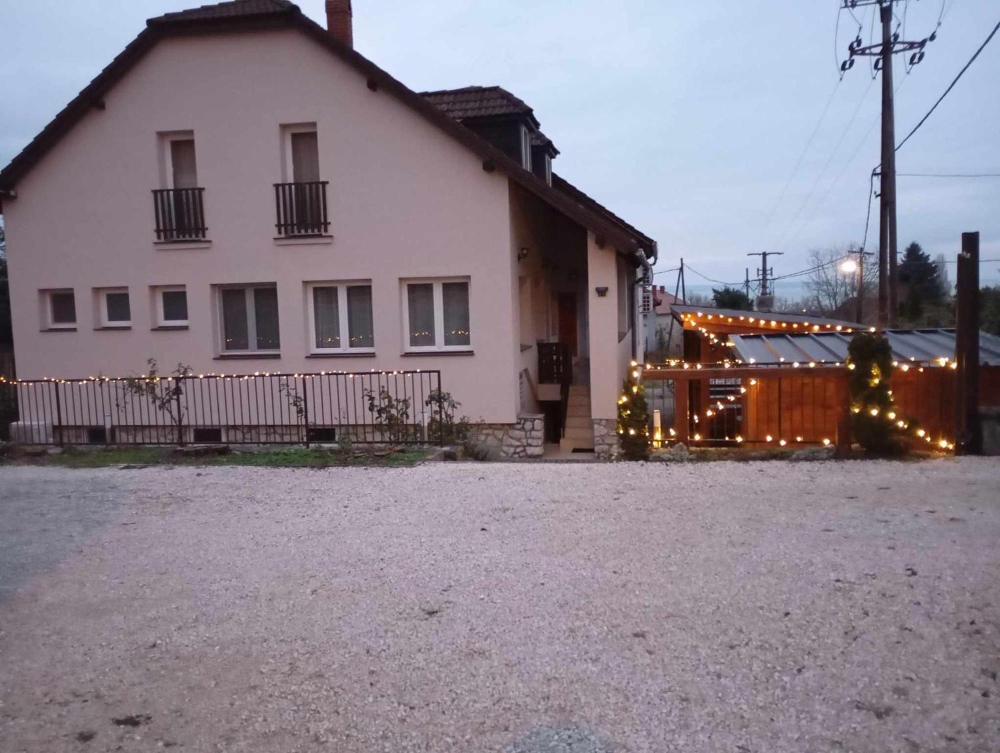Berkes Vendeghaz Bed & Breakfast Badacsonytördemic Екстериор снимка